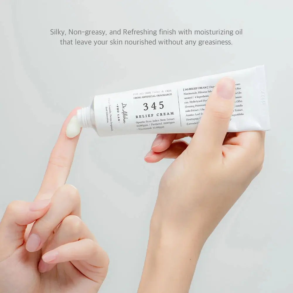 Application de la crème gel Dr.Althea 345 Relief Cream