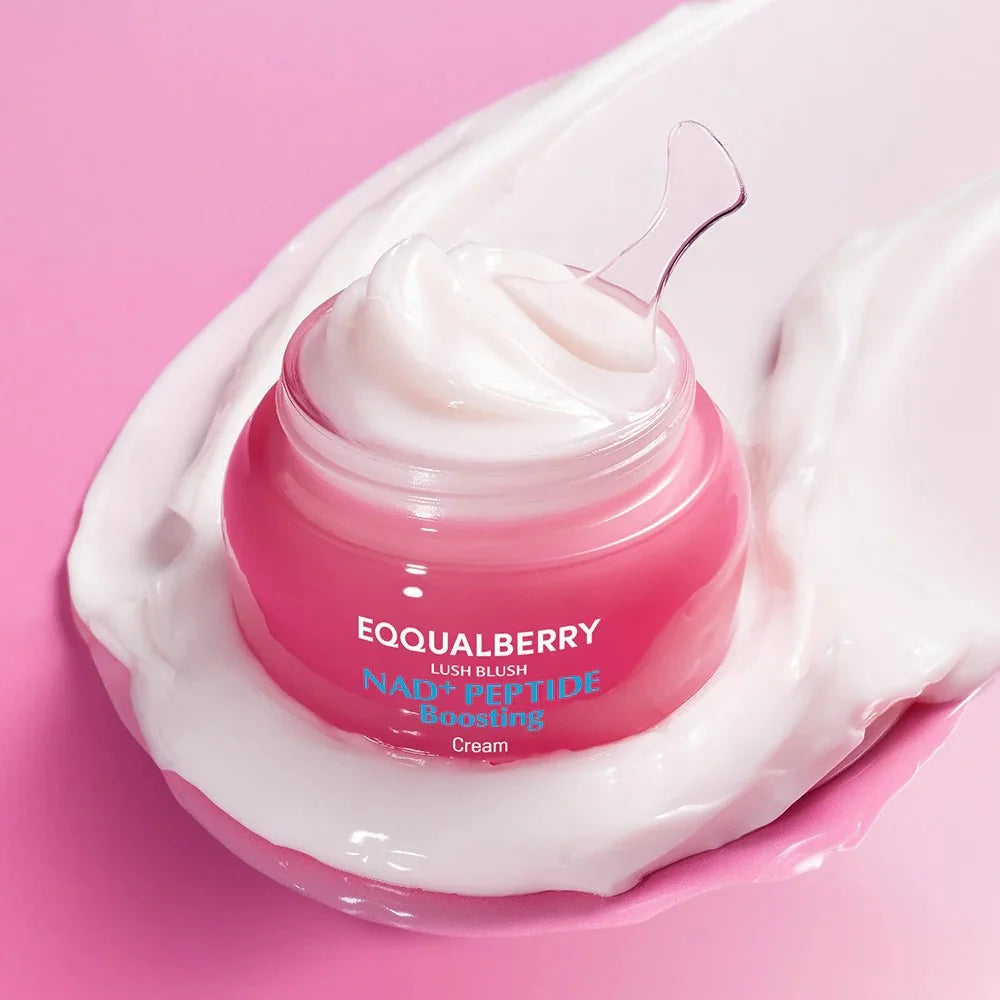 Texture de la crème Eqqualberry NAD+ Peptide Boosting Cream