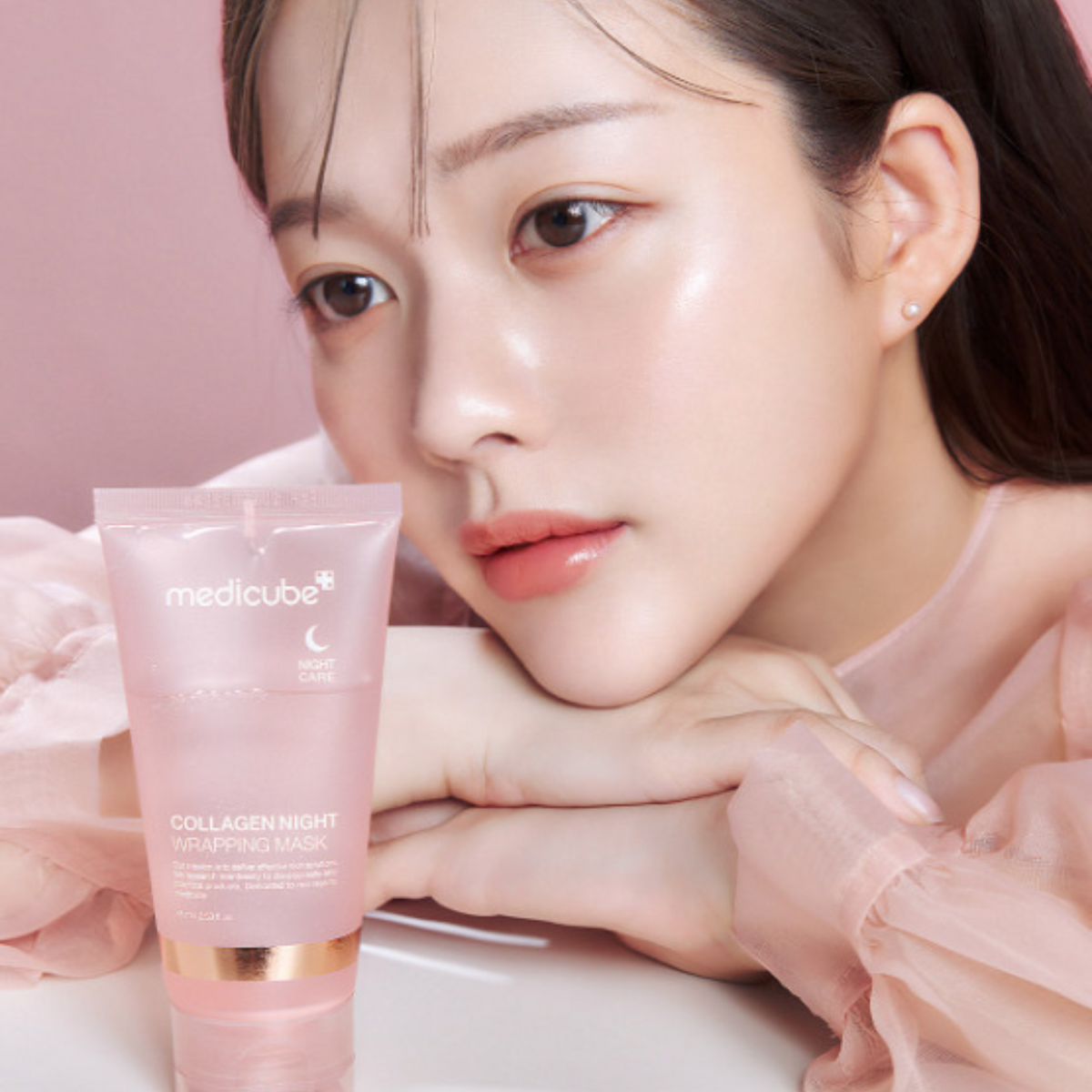Masque de nuit Medicube Collagen Night Wrapping Mask, mise en scène