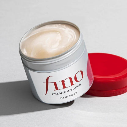 Pot ouvert du masque FINO Premium Touch Hair Mask et sa texture crémeuse
