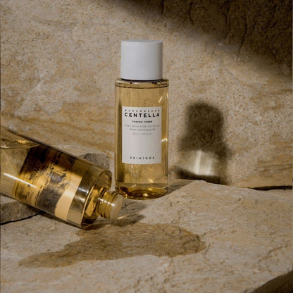 Toner SKIN1004 Madagascar Centella Toning Toner, mise en scène